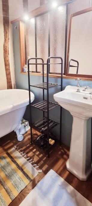 Holiday home La Dragonne, Petite Maison Au Centre De Belleme, Jardin, Cuisine Equipee, Vue Foret *